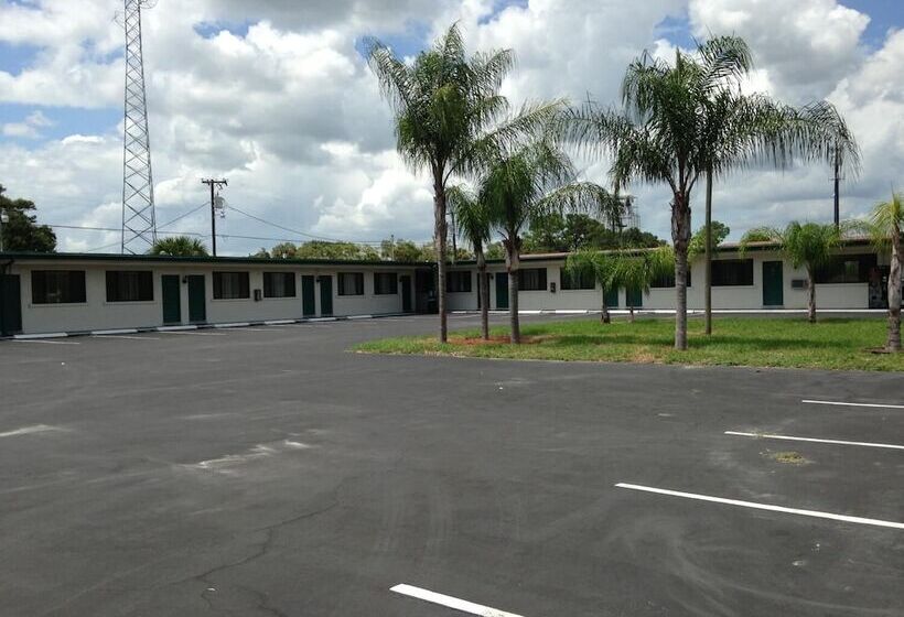 فندق Economy Inn Okeechobee