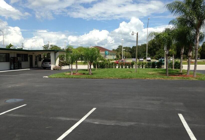 فندق Economy Inn Okeechobee