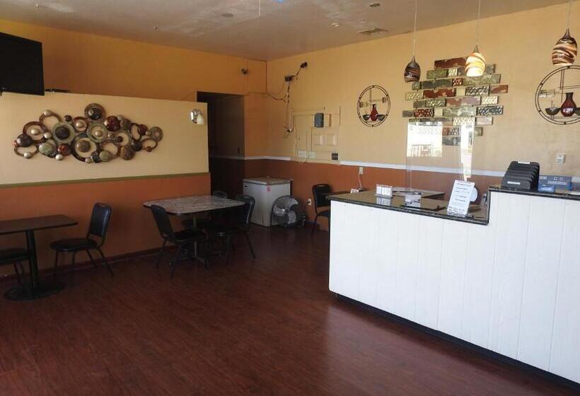 فندق Economy Inn