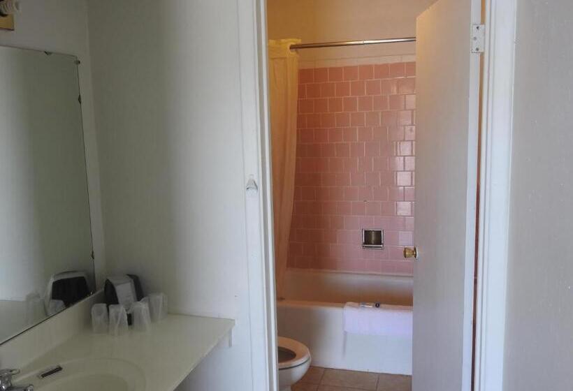 فندق Economy Inn