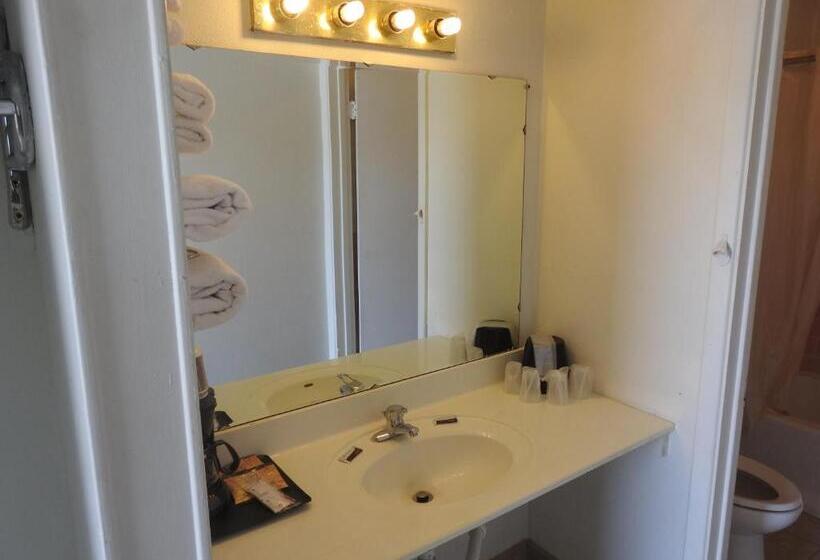 فندق Economy Inn