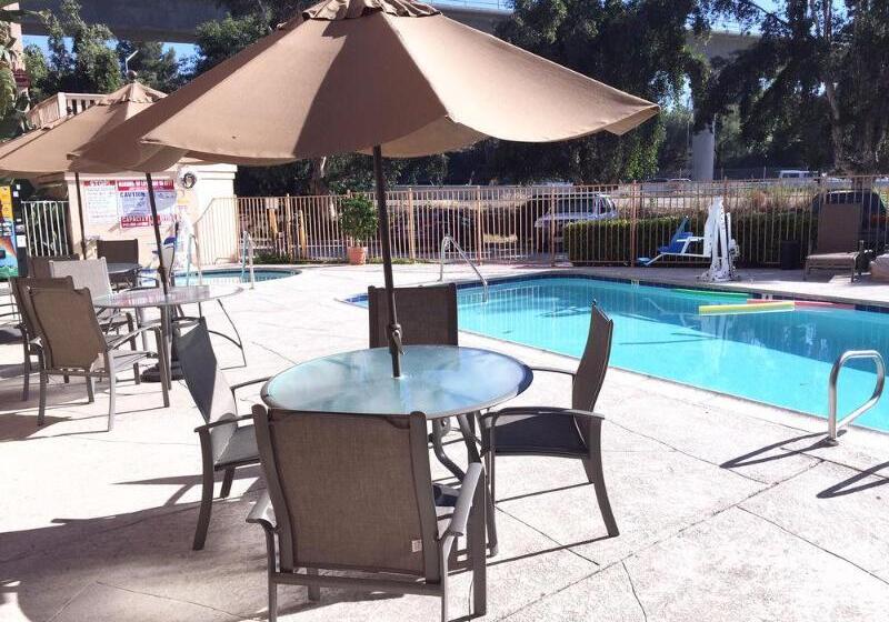 فندق Heritage Inn La Mesa