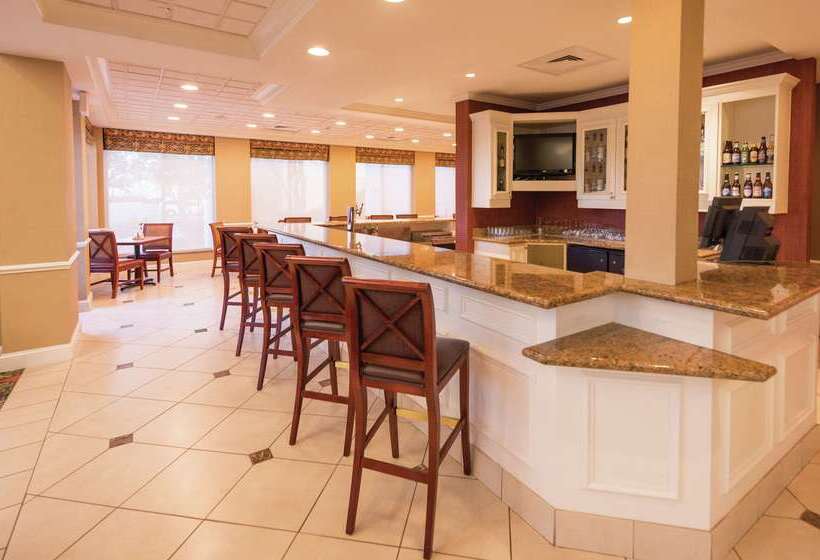 هتل Hilton Garden Inn Meridian