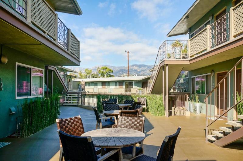 فندق Inn At East Beach