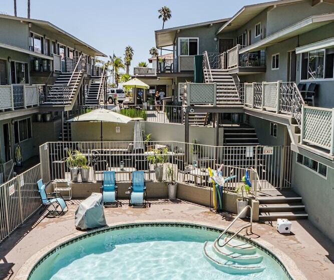 فندق Inn At East Beach