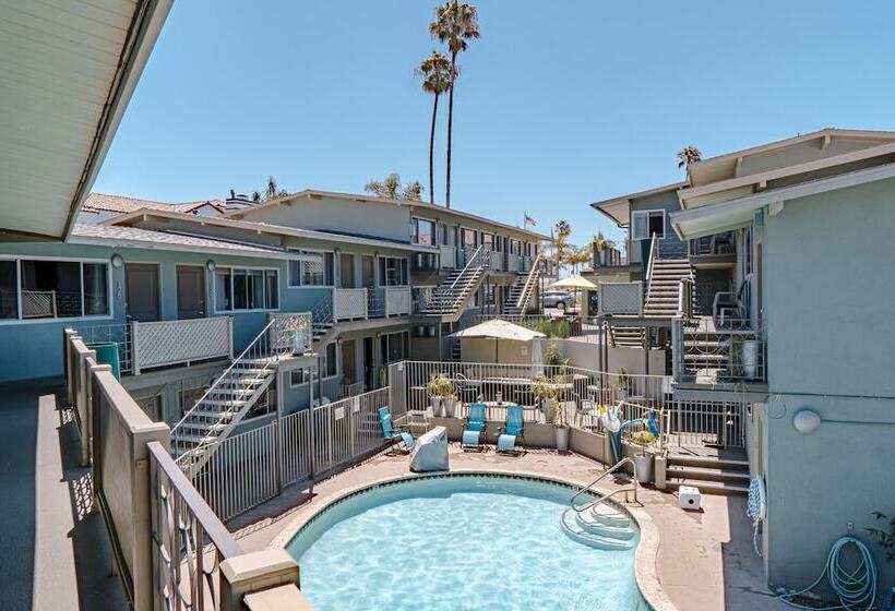 فندق Inn At East Beach