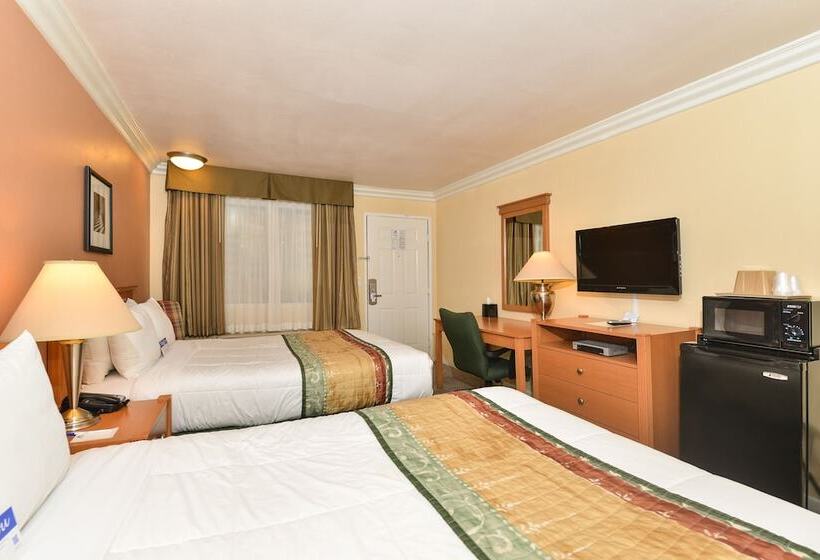 ホテル Inn By The Sfo