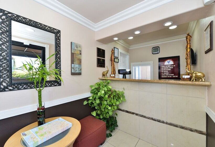 ホテル Inn By The Sfo