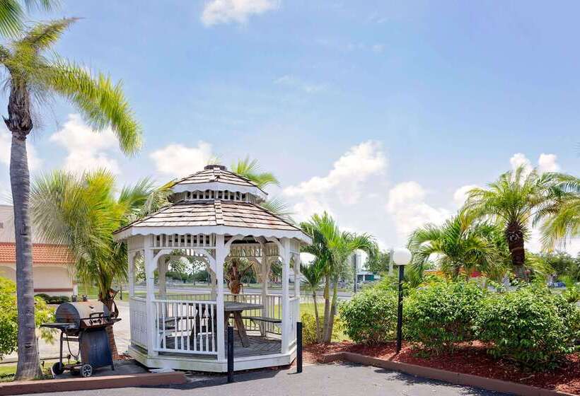 فندق Knights Inn Port Charlotte