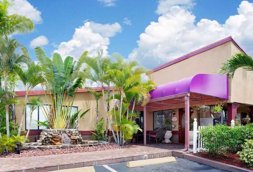 فندق Knights Inn Port Charlotte