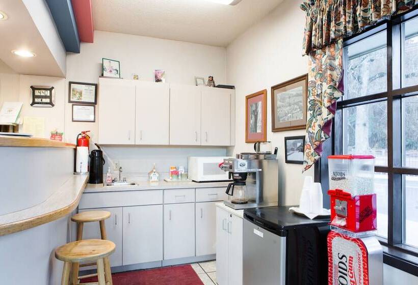 فندق Mountain House Inn