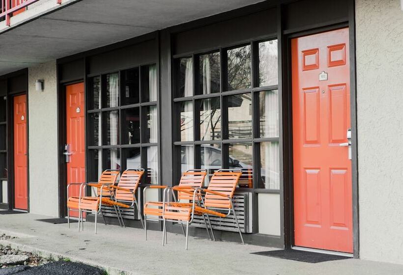 فندق Mountain House Inn