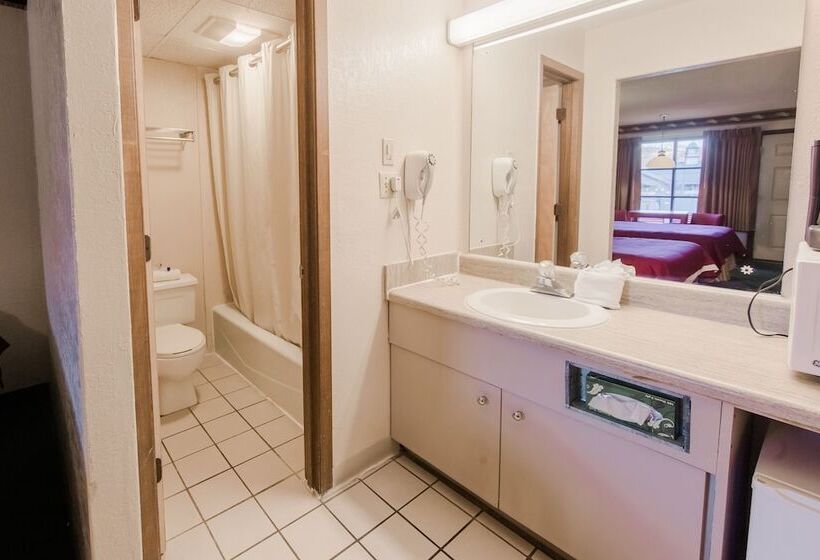 فندق Mountain House Inn