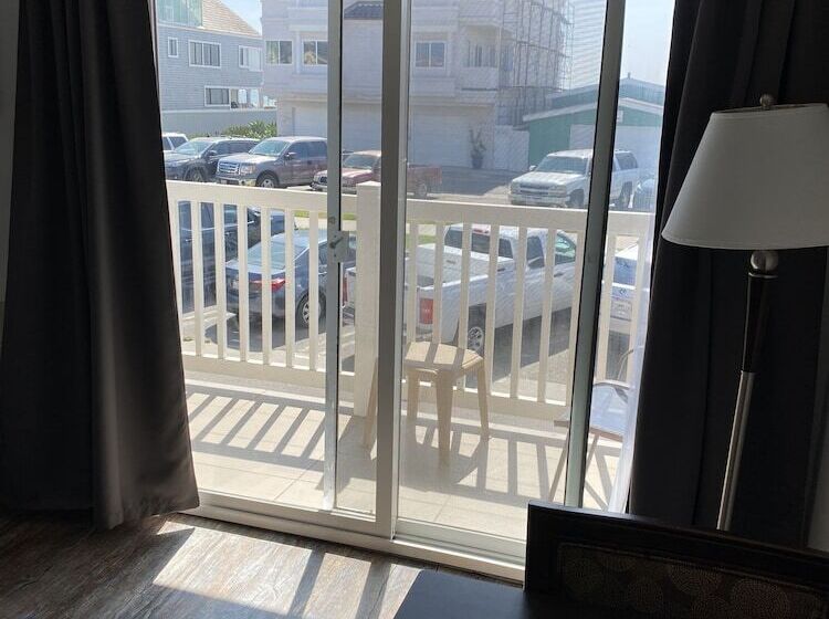 هتل Ocean Surf Inn & Suites