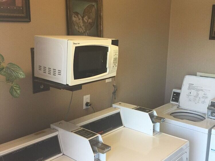 فندق Park Avenue Inn & Suites