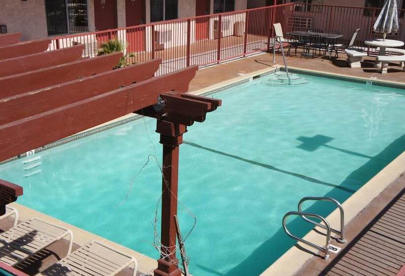 فندق Park Avenue Inn & Suites