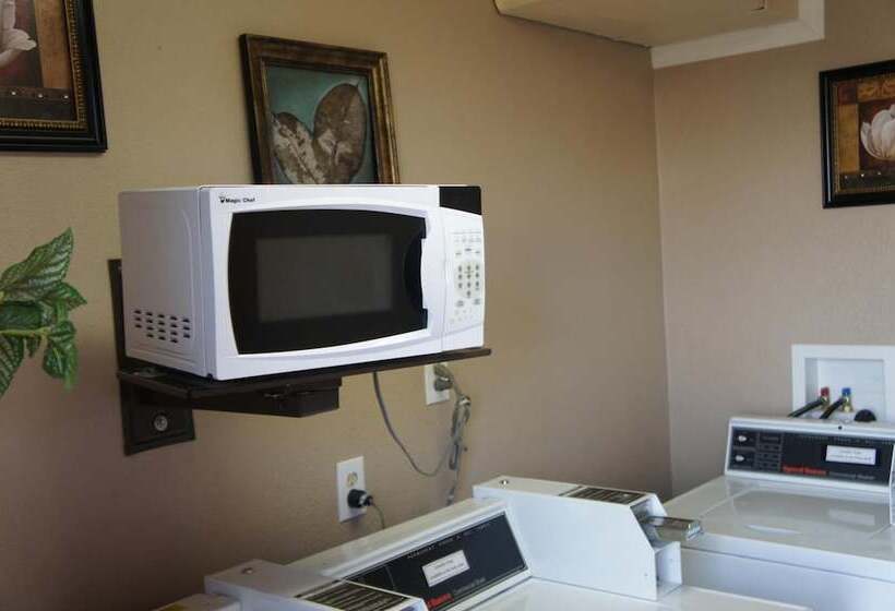 فندق Park Avenue Inn & Suites