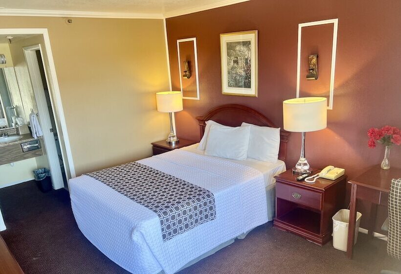 فندق Park Avenue Inn & Suites