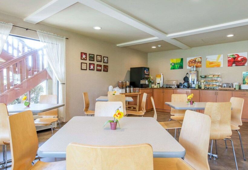 בית מלון כפרי Quality Inn