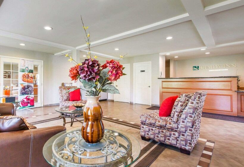 בית מלון כפרי Quality Inn