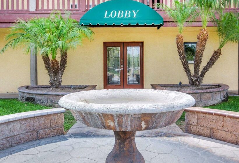 בית מלון כפרי Quality Inn