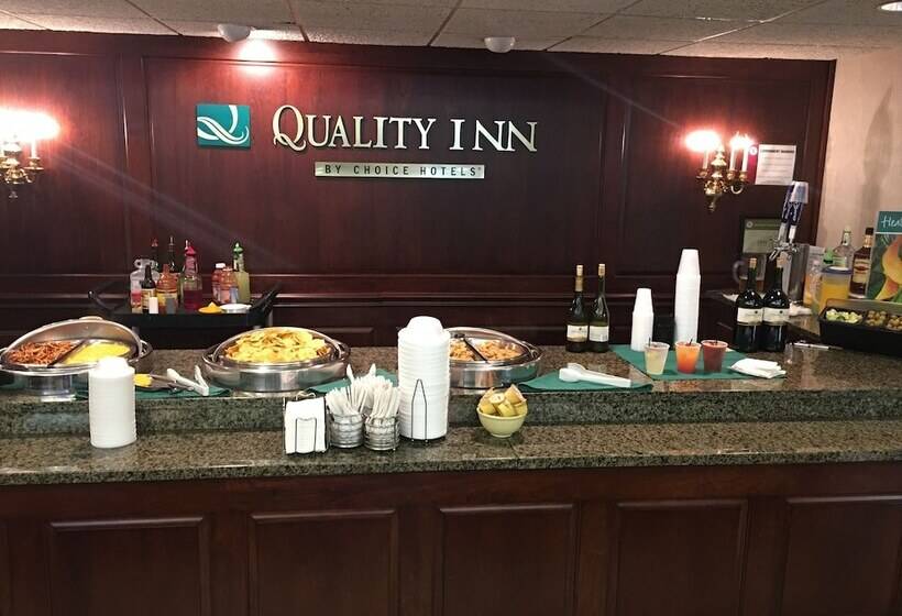בית מלון כפרי Quality Inn Schaumburg  Chicago Near The Mall