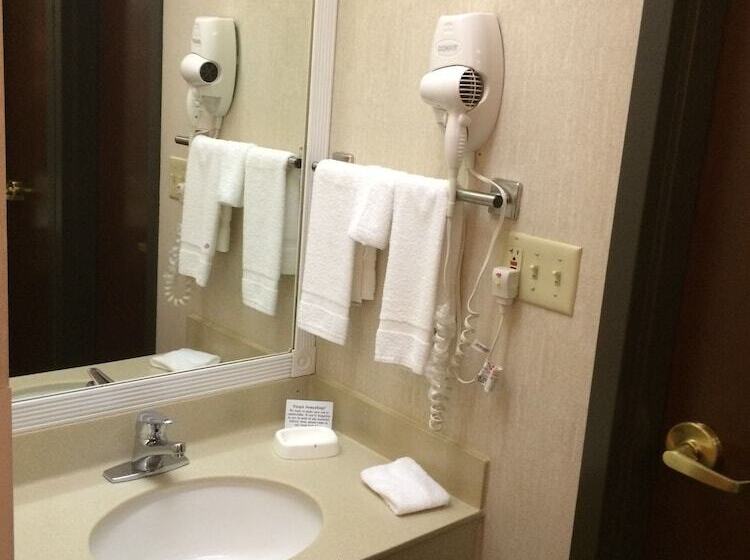בית מלון כפרי Quality Inn Schaumburg  Chicago Near The Mall