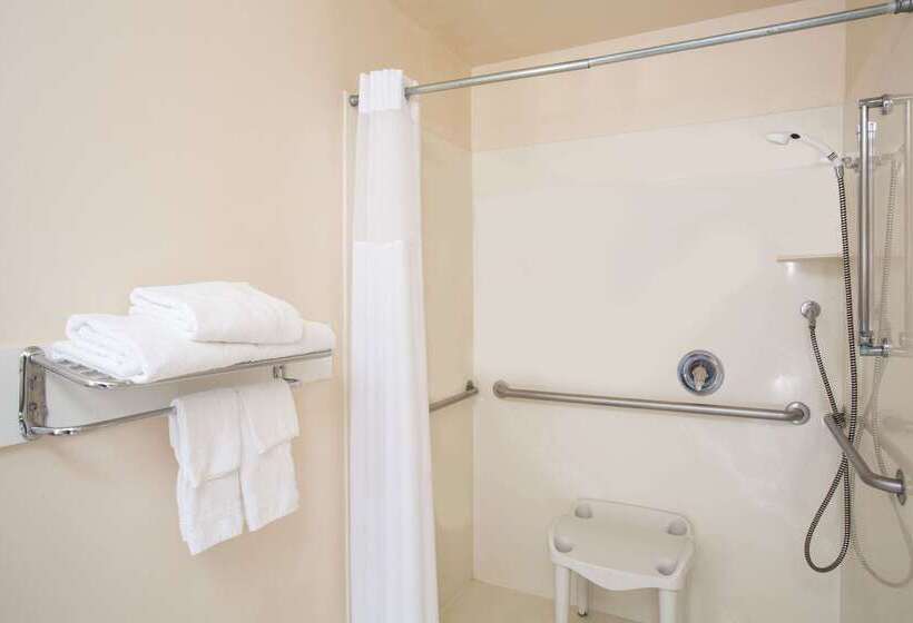 فندق Ramada By Wyndham Draper