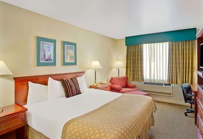 فندق Ramada By Wyndham Draper