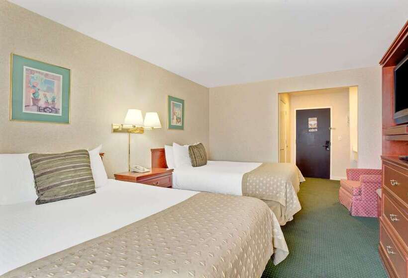 فندق Ramada By Wyndham Draper