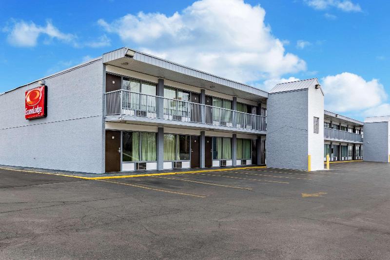 בית מלון כפרי Red Roof Inn Walton  Richwood