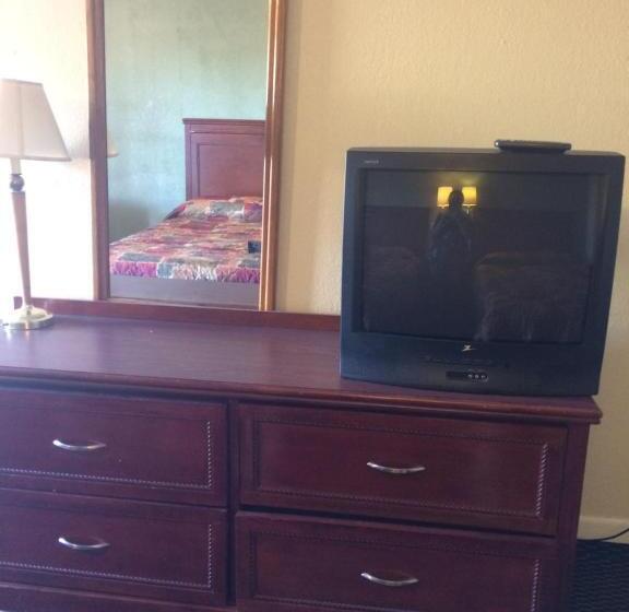 호텔 Rest Inn   Extended Stay, I 40 Airport, Wedding & Event Center