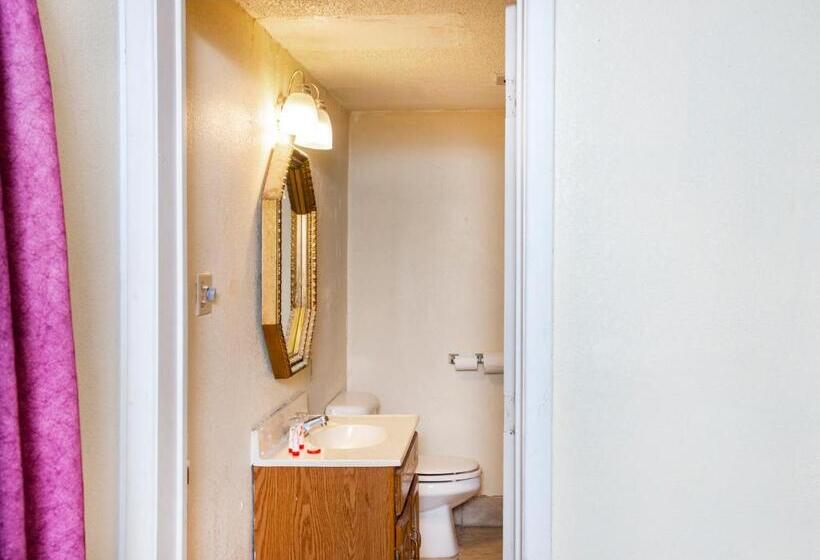 호텔 Rest Inn   Extended Stay, I 40 Airport, Wedding & Event Center