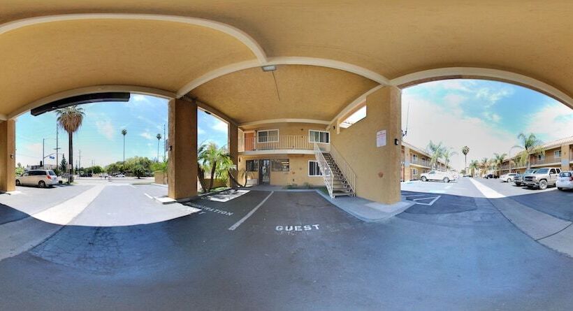 فندق Riverside Inn & Suites