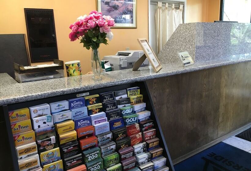 فندق Riverside Inn & Suites