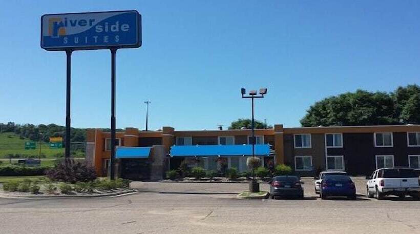 فندق Riverside Suites