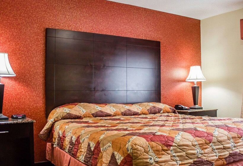 هتل Rodeway Inn Macarthur Airport