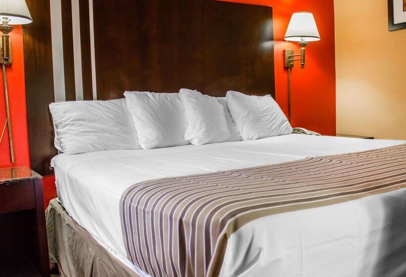 هتل Rodeway Inn Macarthur Airport