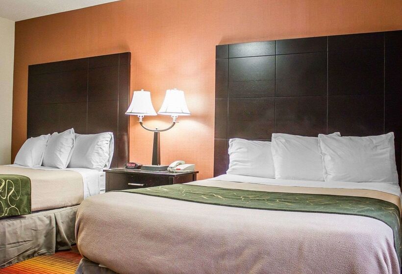 هتل Rodeway Inn Macarthur Airport