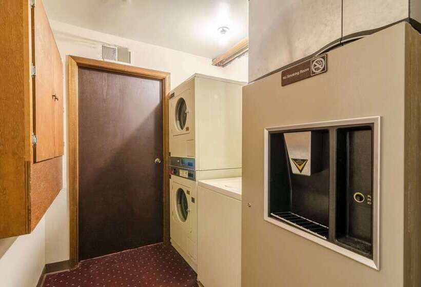 Отель Rodeway Inn Mitchell