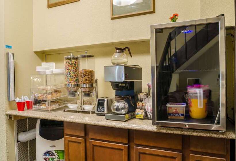 Отель Rodeway Inn Mitchell