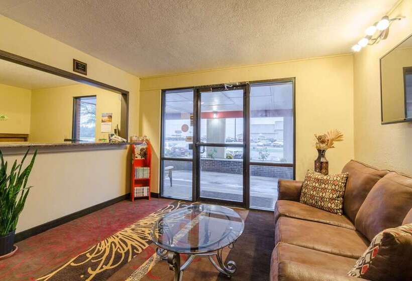 Отель Rodeway Inn Mitchell