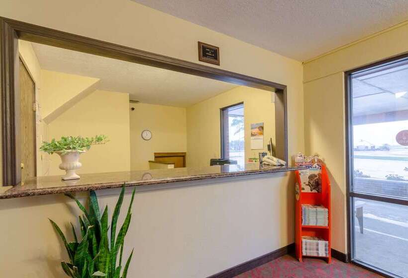 Отель Rodeway Inn Mitchell