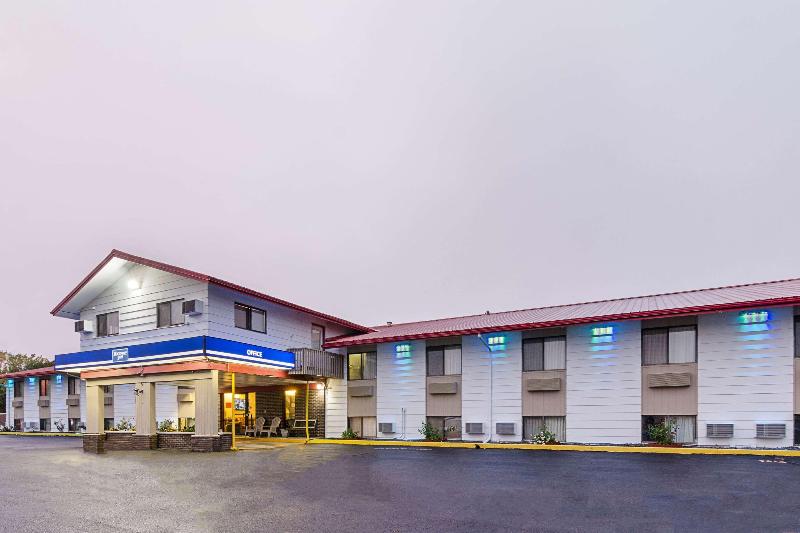 Отель Rodeway Inn Mitchell