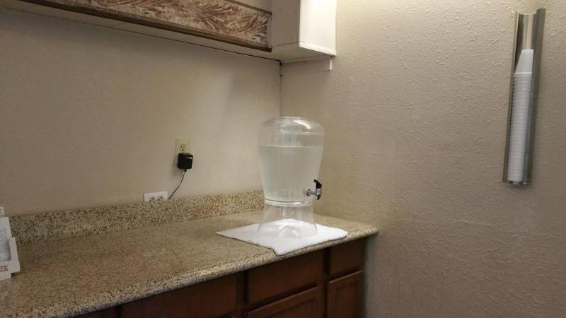 Отель Rodeway Inn Mitchell