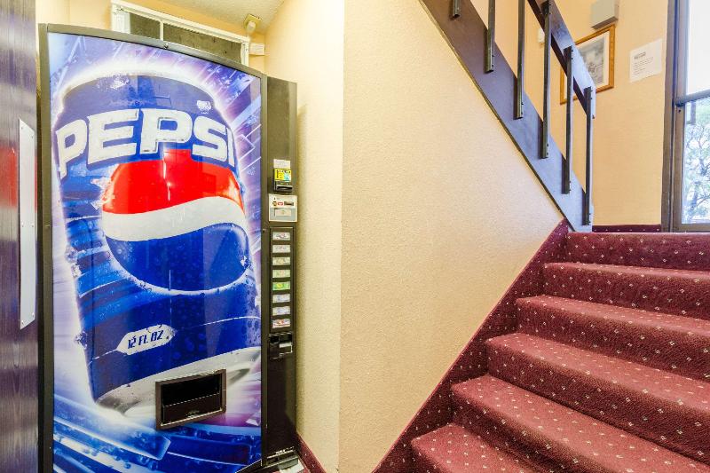 Отель Rodeway Inn Mitchell