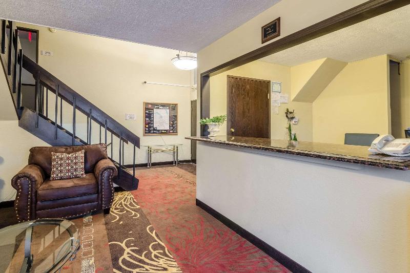 Отель Rodeway Inn Mitchell