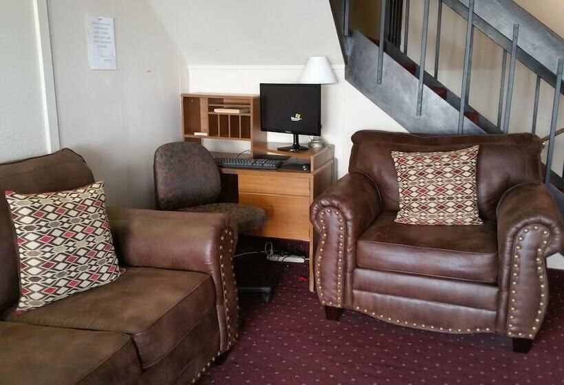 Отель Rodeway Inn Mitchell