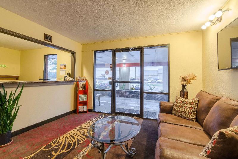 Отель Rodeway Inn Mitchell