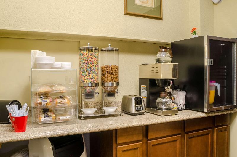 Отель Rodeway Inn Mitchell